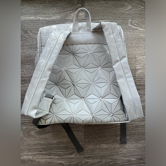 Disney Epcot Spaceship Earth Backpack 2021 Holographic - Picture 4 of 14